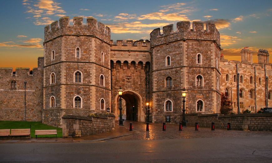 Image 2: Royal Windsor Afternoon Tea Bus Tour | Family Day Out!