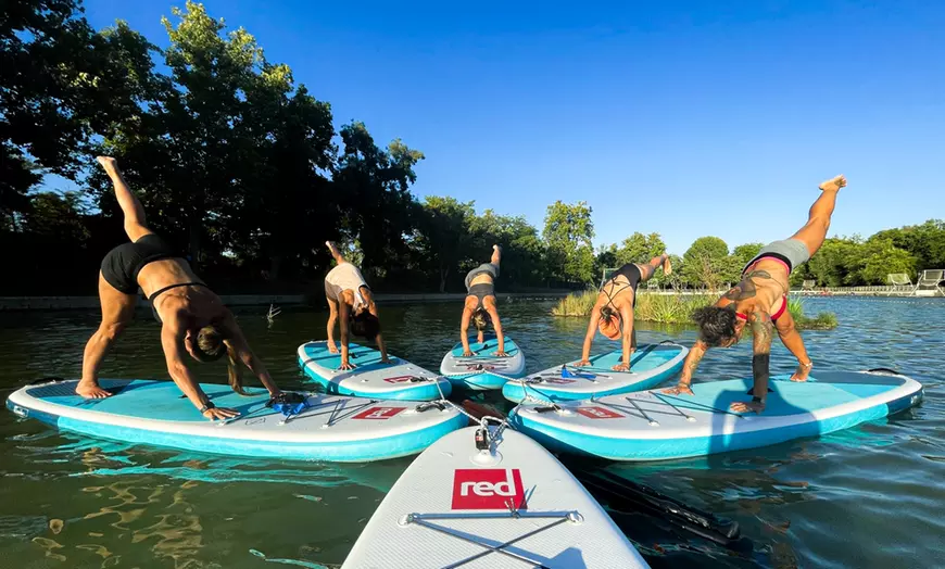 Image 5: Experiencia de SUP yoga de 1 hora para 1 o 2 personas
