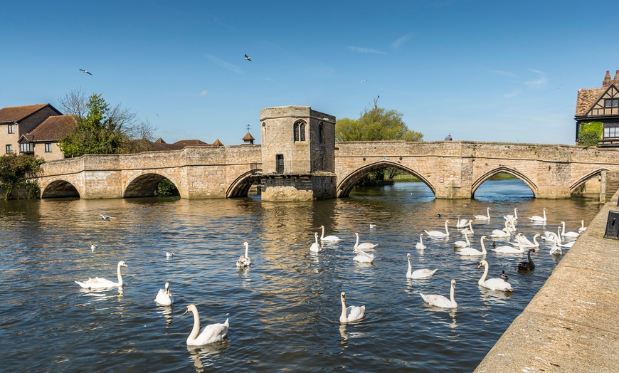 Image 4: Classic or Sparkling Afternoon Tea for Two or Four People
