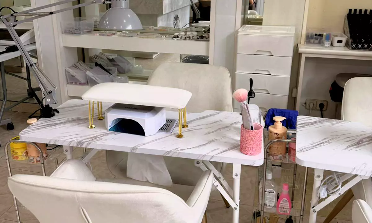 Sesión de manicura y/o pedicura con semipermanente o tradicional