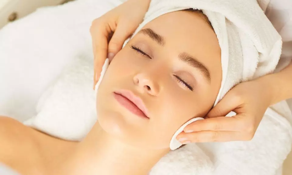 1 oder 2 Microneedling- oder Aqua-Facial-Behandlungen für 1 Person