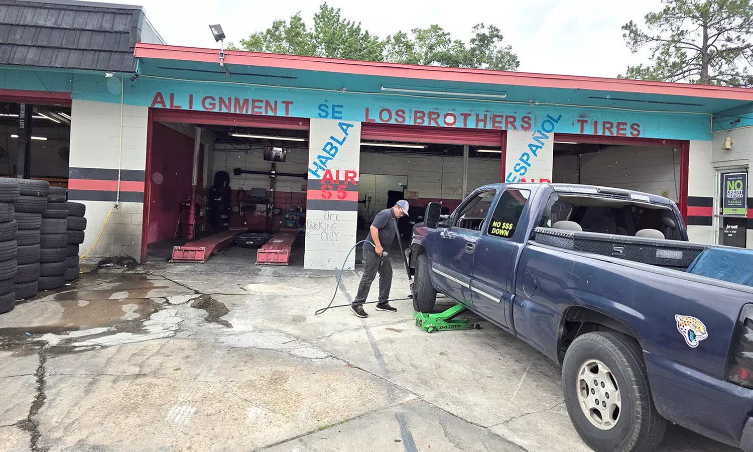 Up to 55% Off on Brake Pad Replacement at Los Brothers Tires