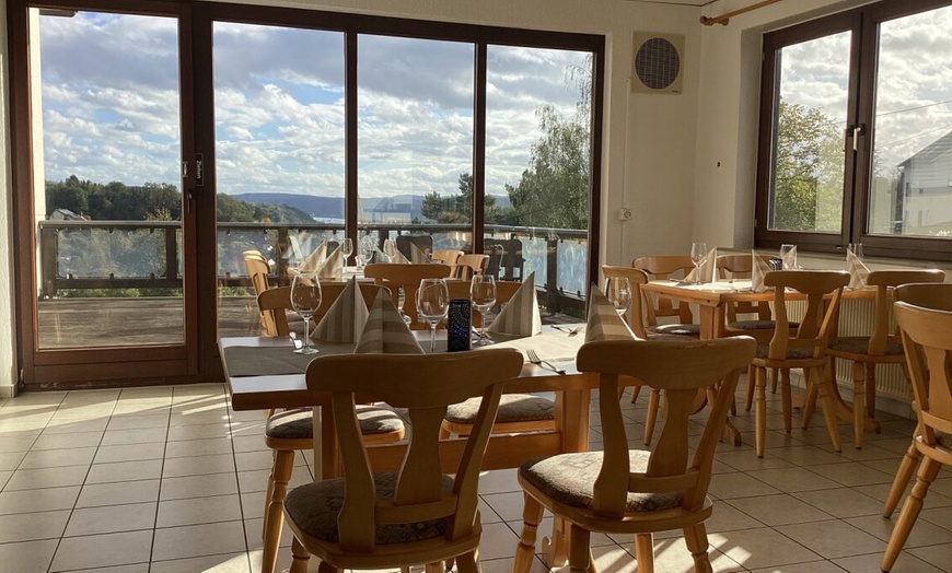 Image 6: 3-Gänge-Herbstmenü mit Rheinblick für 2 - 4 Personen