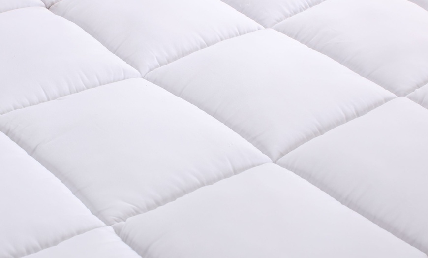 Image 5: 1000gsm Cotton cover Mattress Topper
