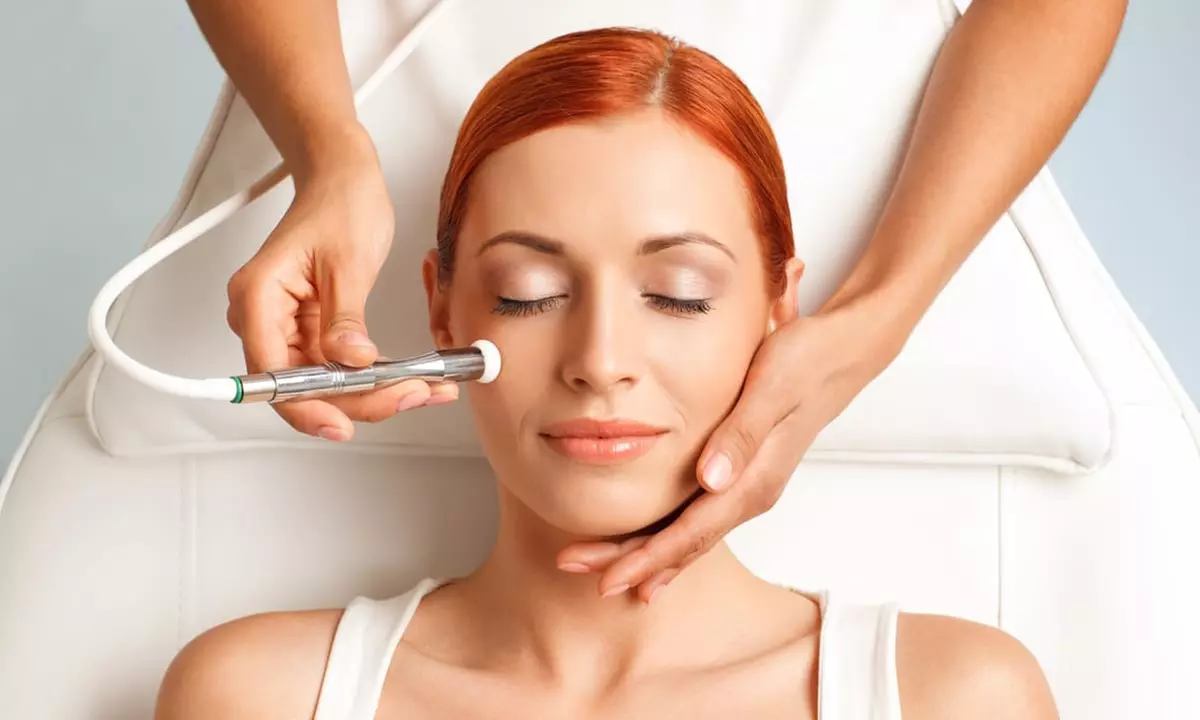 Higiene facial con microdermoabrasión y Kobido o lifting facial
