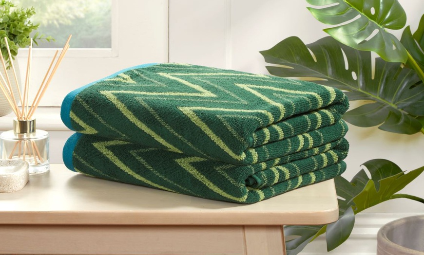 Image 3: Helix Cotton Bath Sheet - Ultra-Absorbent, Chevron Design