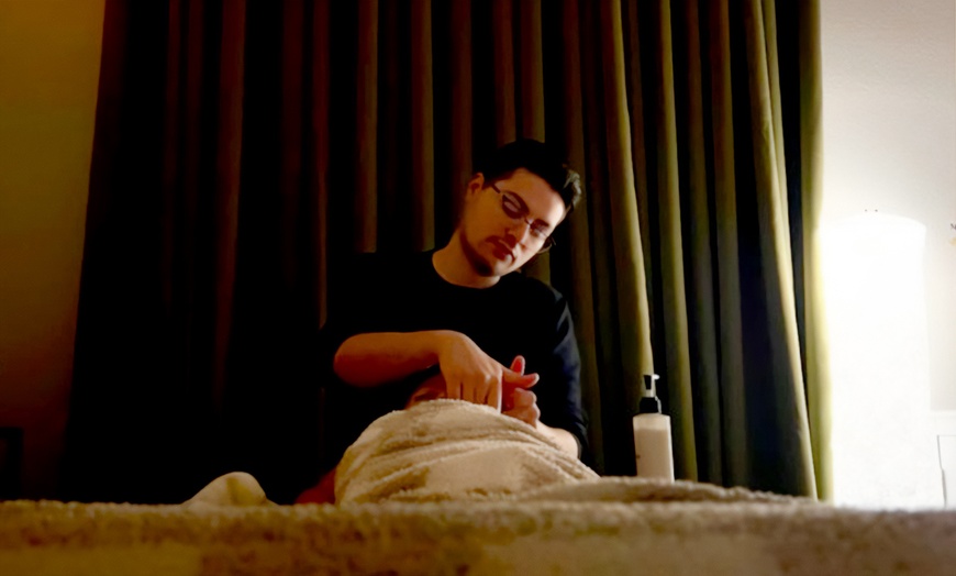 Image 2: 60/90 Min of Deep Tissue or Swedish Massage w/ Optional Aromatherapy