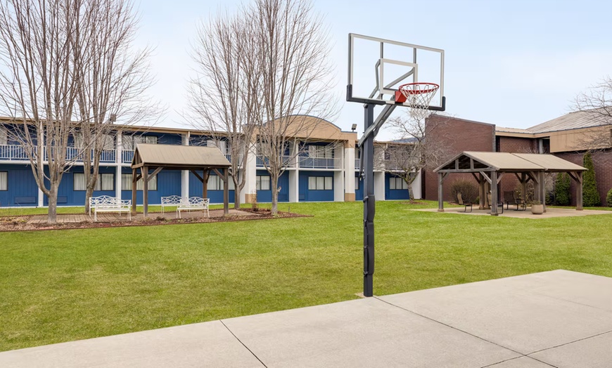Image 14: Cozy Inn Near Grand Rapids Airport with Complimentary Breakfast