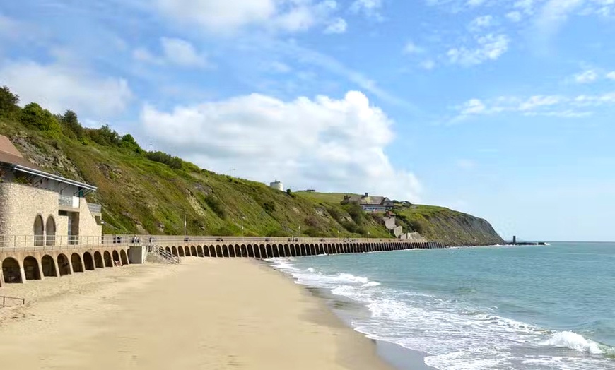 Image 2: Kent: Standard Double or Twin Room with Breakfast and Leisure Access