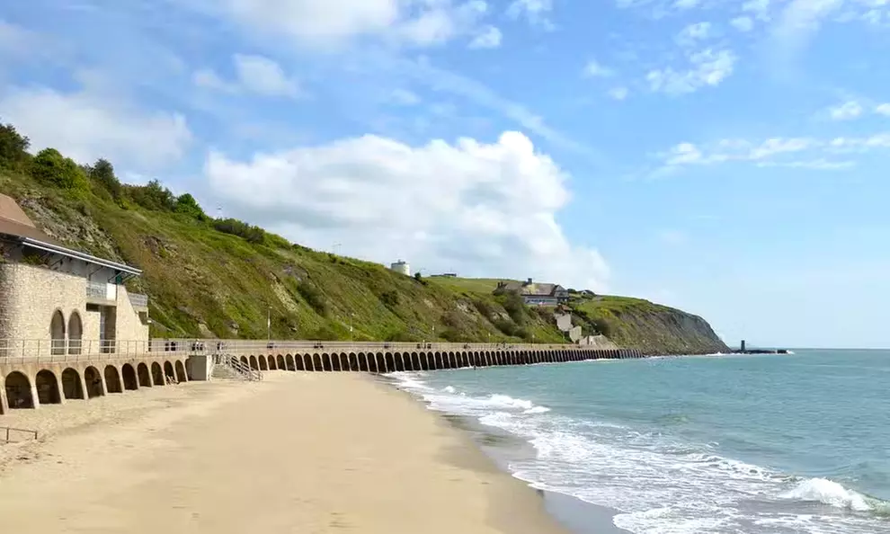 Kent: Standard Double or Twin Room with Breakfast and Leisure Access