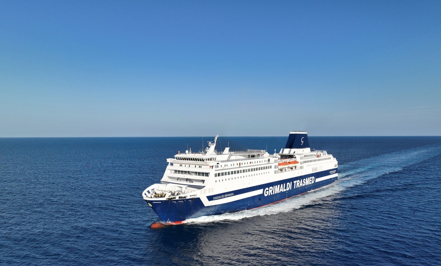 Image 2: 50 % de descuento en viaje de ida y vuelta en barco con Trasmed