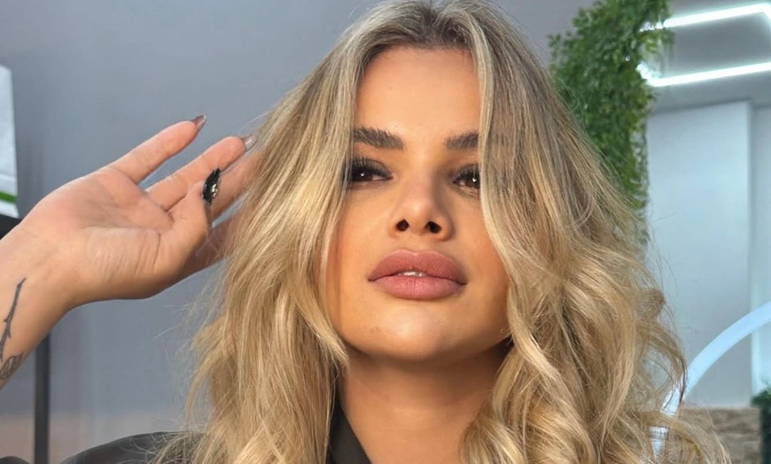 Image 4: Fresh Look w/ 1 Wash, Cut, Blow Dry, Roots Color or Brazilian Keratin