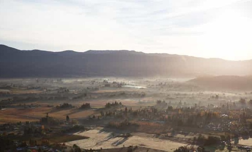 Image 9: Fly Together: Exclusive Flight Deals for 2 or 3 People