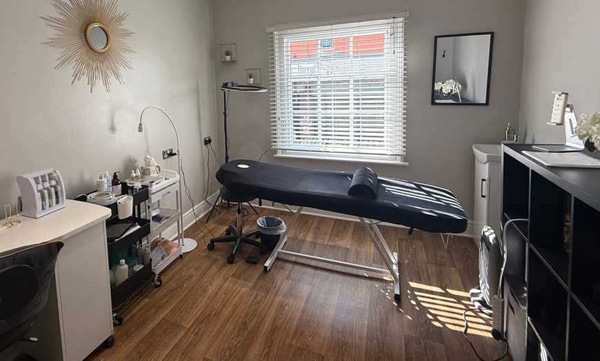 Image 5: Indulge in a 60min Pamper Package of your Choice