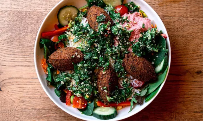 Reisbowl nach Wahl mit hausgemachter Limo für 1, 2 oder 4 Personen