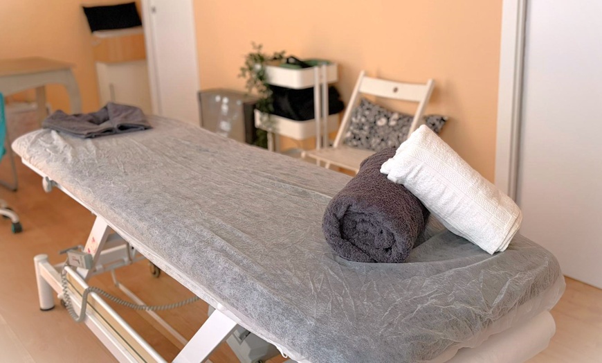 Image 10: Masaje de técnica y duración a elegir para 1 persona