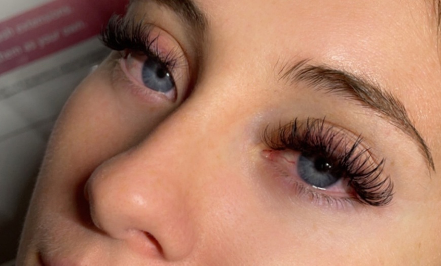 Image 7: Full Set Eyelash Extensions with One or Two Fill-in’s