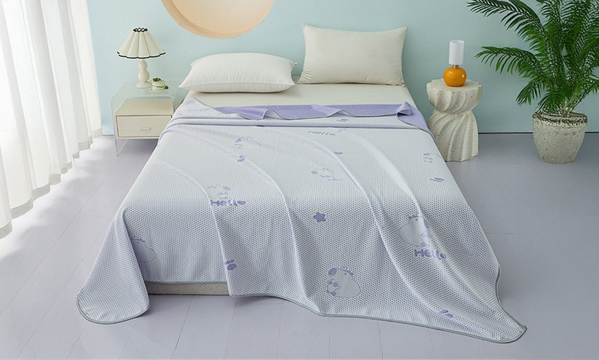 Image 6: Summer Cooling Comforter with Premium Ocean Silk Fabric