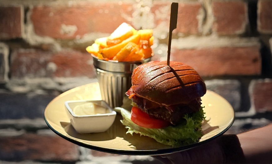 Image 16: Rondvaart van 75 minuten door Amsterdam met daarna een burgermenu