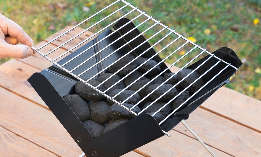 Image 24: Barbecue pieghevole a carbonella InnovaGoods