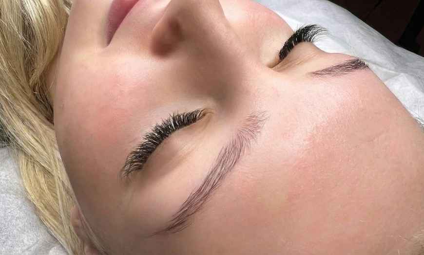 Image 2: Set Wimpernverlängerungen (1:1 oder Hybrid) mit optionaler Auffüllung