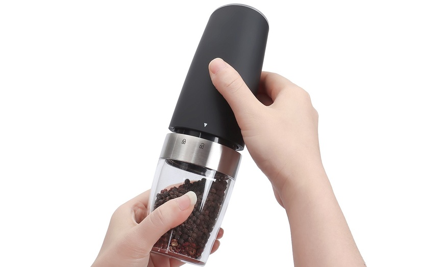 Image 3: ItBelongs2U Electric Gravity Salt and Pepper Mill Automatic Spice Grinder Shaker