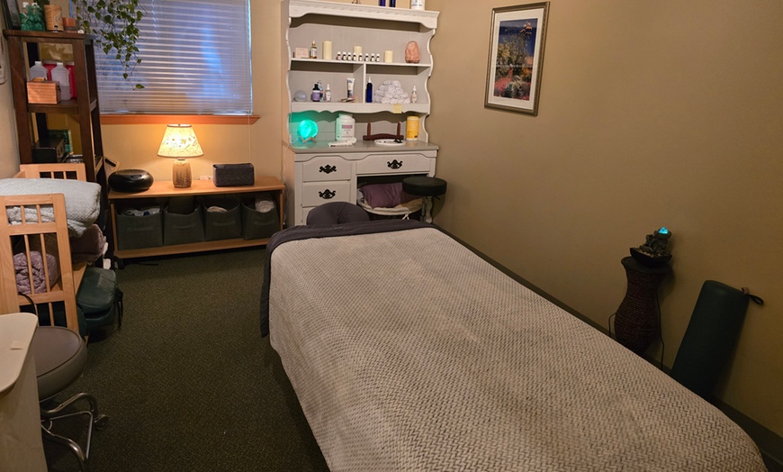 Image 1: Relax and Unwind with 60, 75 or 90 Minutes Swedish Massage