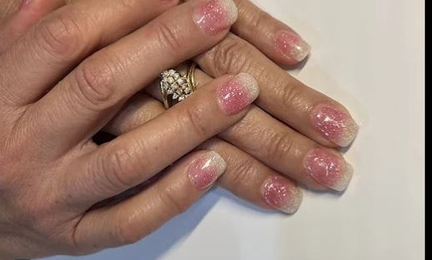 Image 3: Glass Shine Gel Manicure for Long-Lasting Beauty