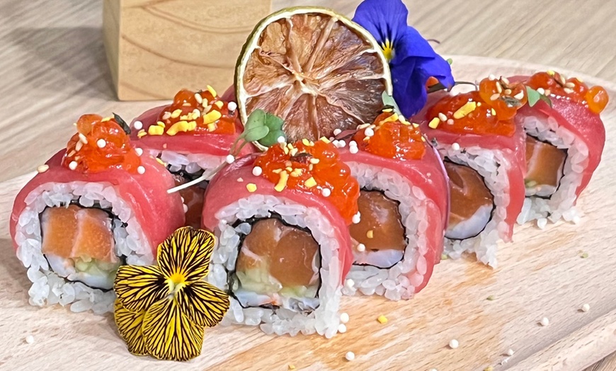 Image 7: Mix de 10, 24 o 30 piezas de sushi con bebida para 2 o más personas