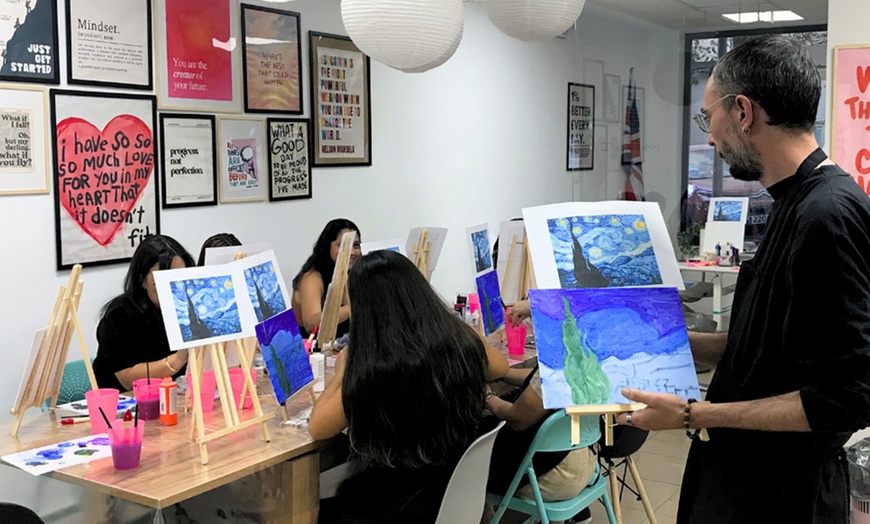 Image 4: Taller de pintura con vino y chuches ilimitadas para 1 o 2 personas

