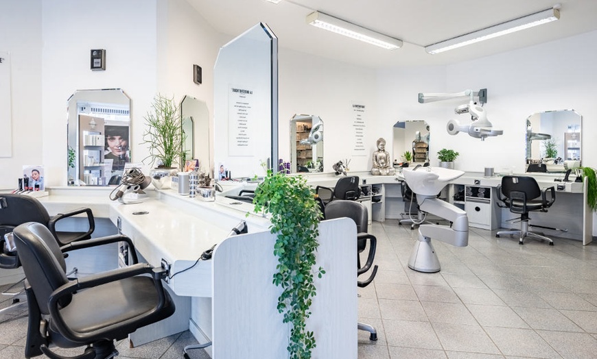 Image 1: Damen- oder Herren-Haarschnitt inkl. Waschen, Föhnen & Styling