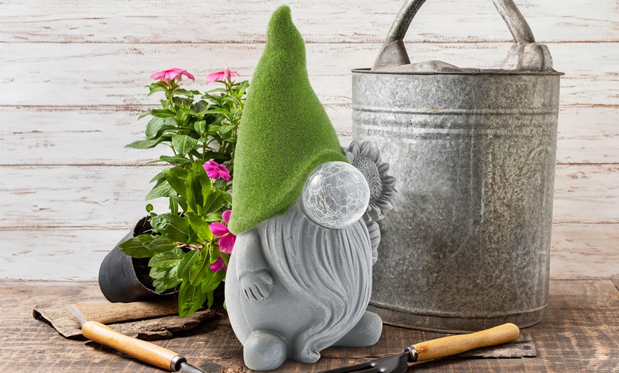 Image 7: Solar Gonk Garden Light 27cm Tall LED Globe Nose 