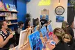 Taller de pintura en botella, lienzo o tote bag para 1 o 2 personas con picoteo y vino; 34% menos - Second Medium