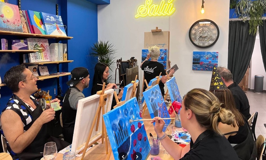 Image 2: Taller de pintura de 2 h con picoteo y vino ilimitado para 1 o 2 pax.