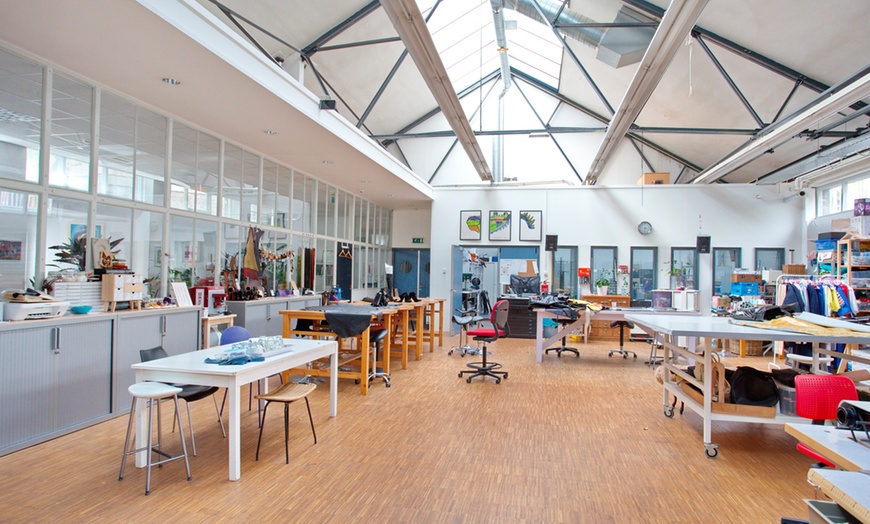 Image 2: Maak je eigen leren tas tijdens een creatieve workshop