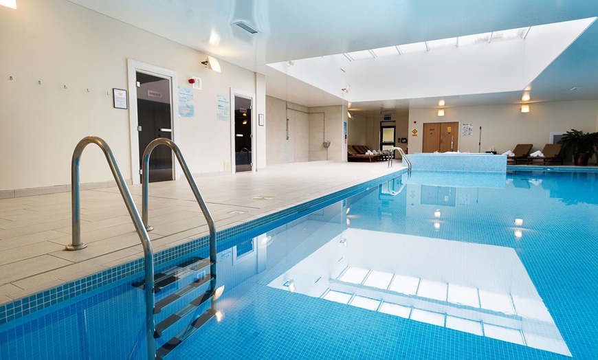 Image 9: Oxfordshire:  4* Executive Room Stay with Spa