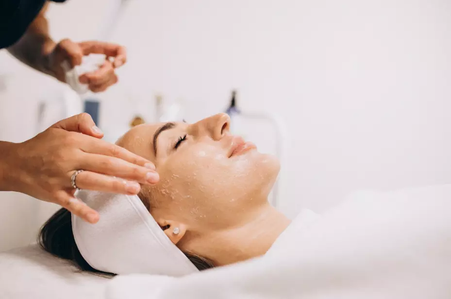 1 o 2 sesiones de radiofrecuencia facial de cara y cuello de 30 min.