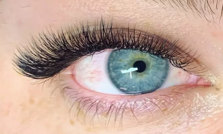 Get a Fuller Look w/ Classic, Hybrid / Volume Full Set Lash Extensions