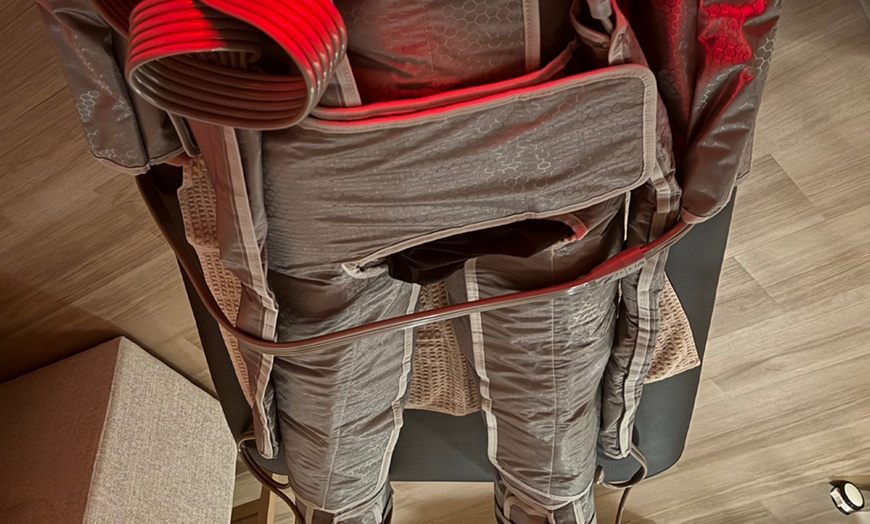 Image 2: Experience a 30-minute Pressotherapy Treatment