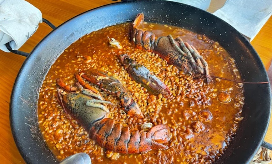 Image 7: Menú para 2 o 4 con entrantes, principales, postres y bebidas 