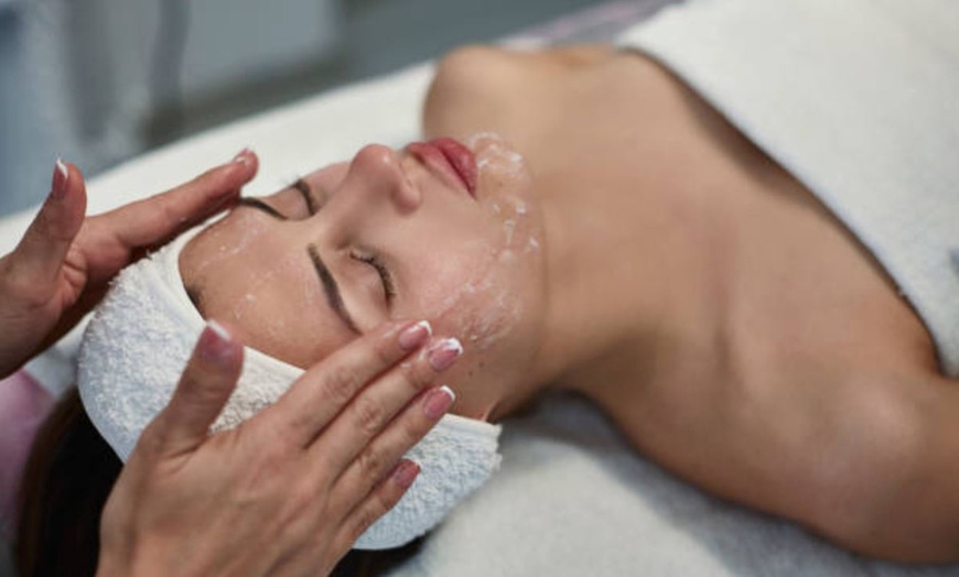Image 7: Facial express, profunda o hydrofacial con kobido y tratamiento