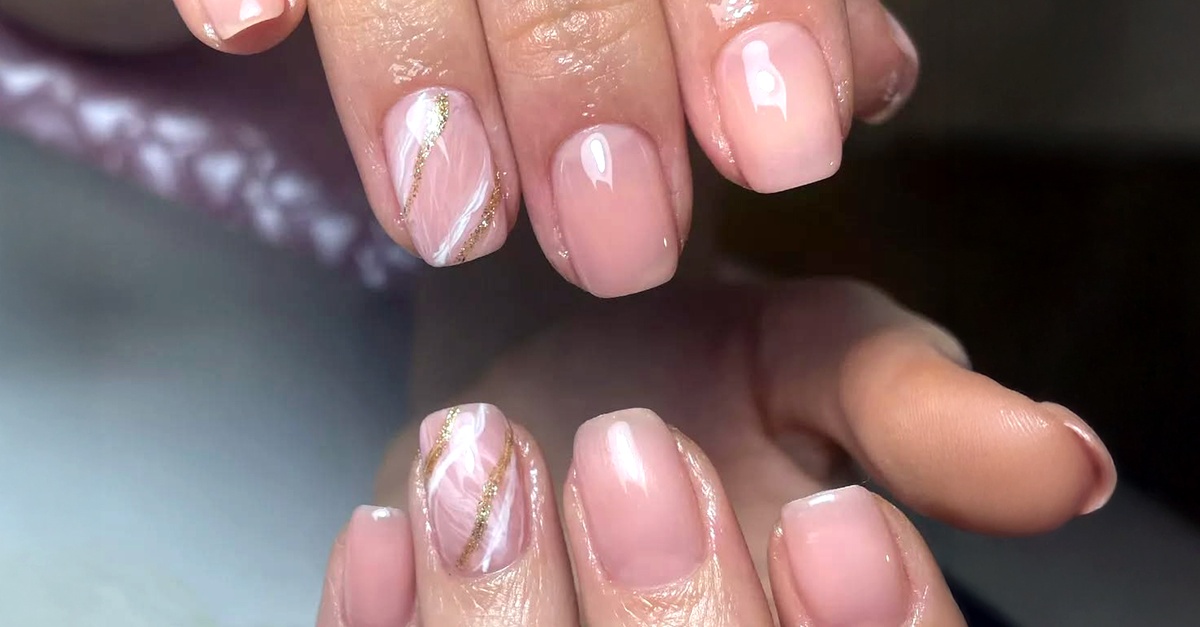 Sesión de manicura y pedicura semipermanente en Madrid