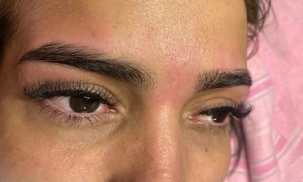 Classic Extensions or 3D or 6D Lash Extensions w/ Optional 2 Week Fill