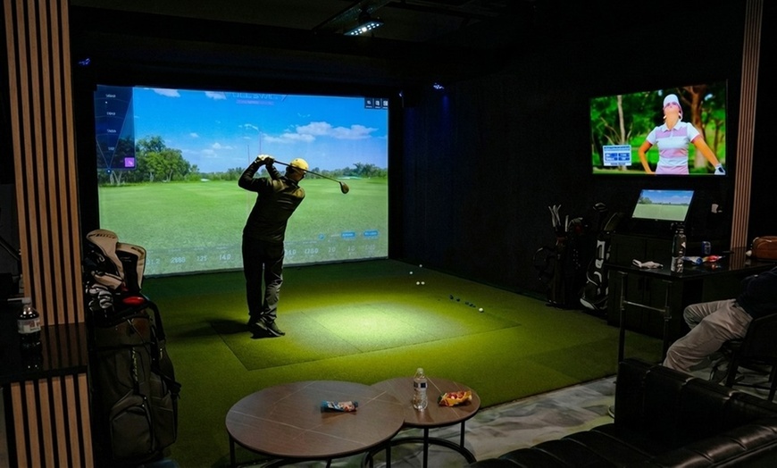 Image 3: Indoor Golf Simulator Experience – Rochester Hills