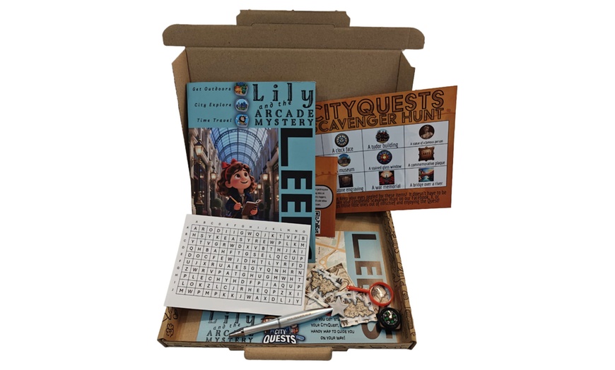 Image 8: Guided City Tour Incl Map, Compass, Magnifying Glass & Stickers 