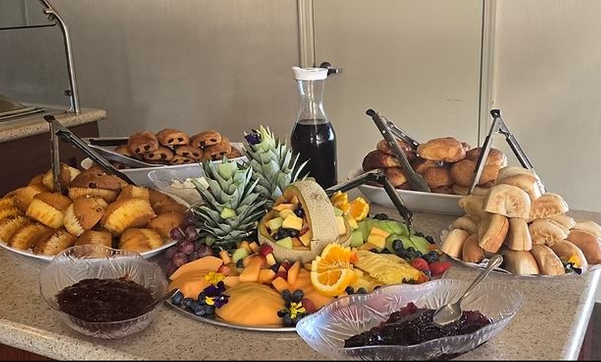 Image 3: Explore Two and a Half Hour Scenic Weekend Brunch Cruise for 1, 2 or 4