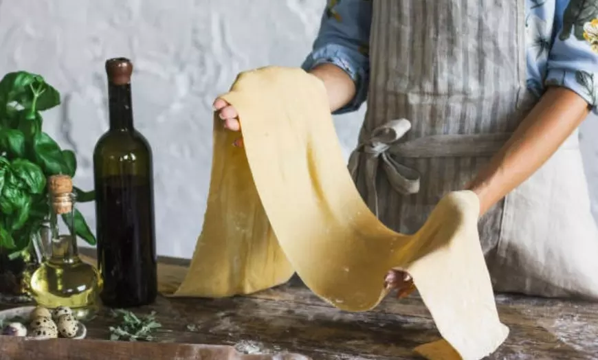 Image 9: ¡Taller de pasta fresca para 1 o 2 personas con bebida y picoteo!