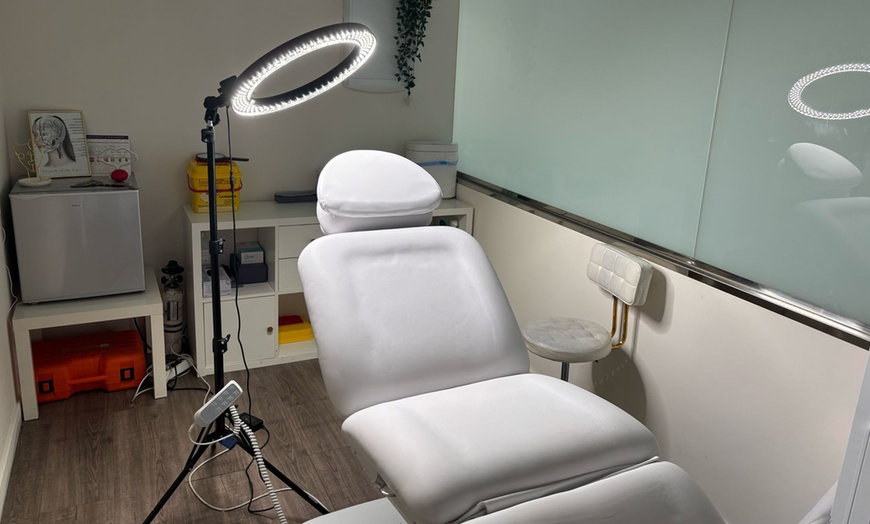 Image 2: 1 o 2 sesiones de tratamiento facial inyectado con polinucleótidos 