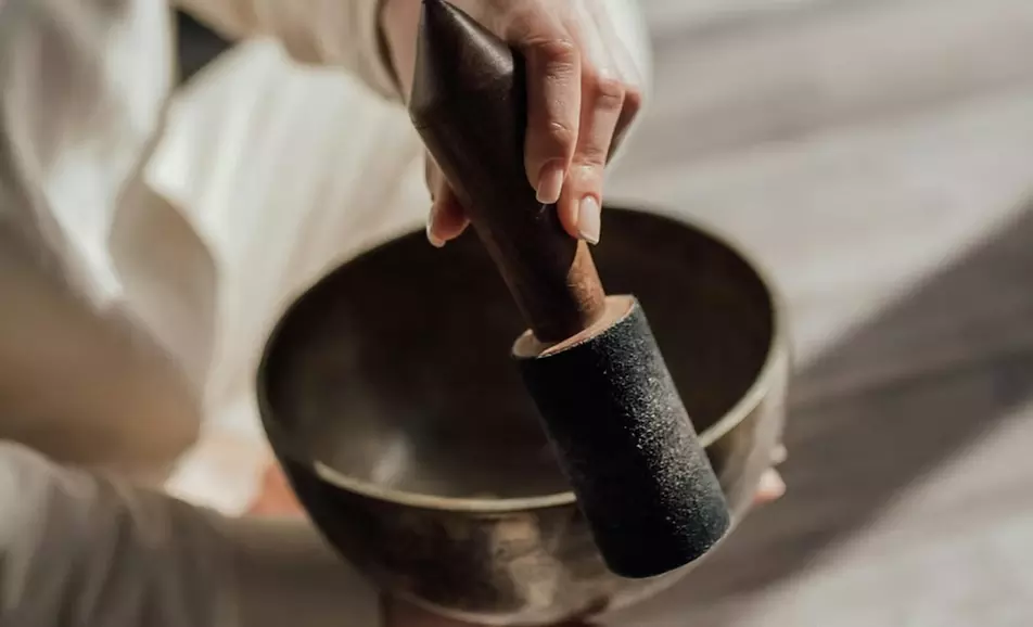 Relaxation avec les sons : bols tibétains ou voyage sonore