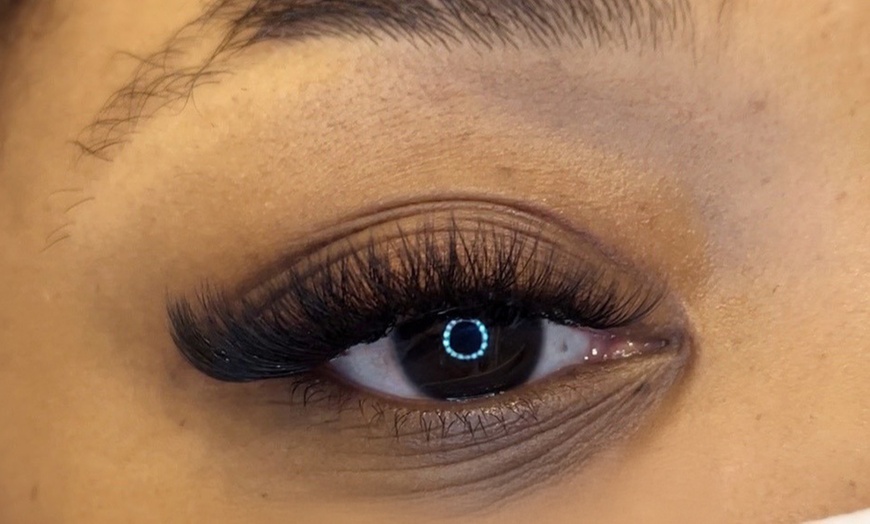 Image 4: Enhance Your Look with Classic Eyelash Extensions For a Stunning Eyes